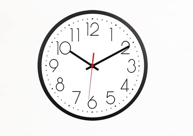 Wesoke 12 Inch/30cm Black Wall Clock